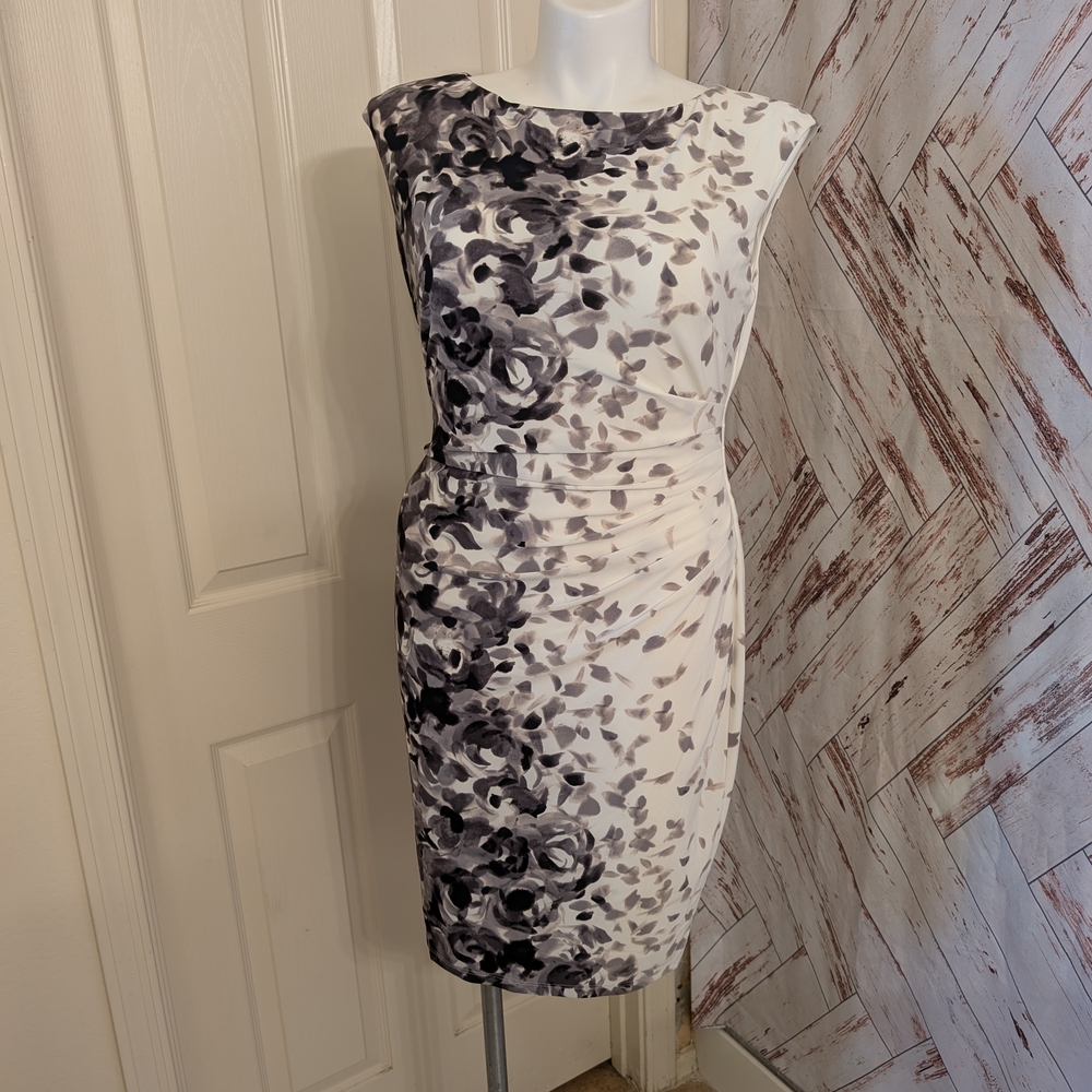 Elegant Floral Print Dress - Picture 3 of 8